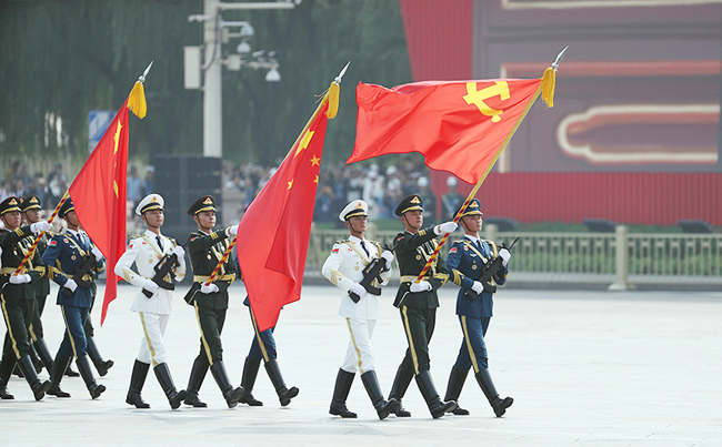 大屏映軍威，同心筑未來！新東電組織全員觀看閱兵！